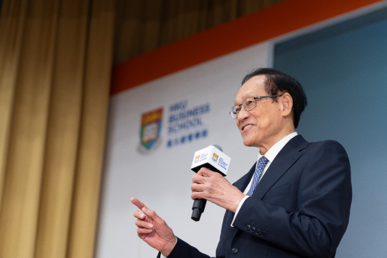 Professor Edward K Y CHEN, Honorary Professor of HKU Business School, delivers the closing remarks.