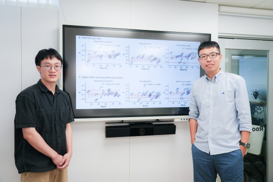 A HKUMed study led by Professor Zhang Qingpeng (right) has important implications for public health policies and practices in promoting mental health for older adults using the internet.
 